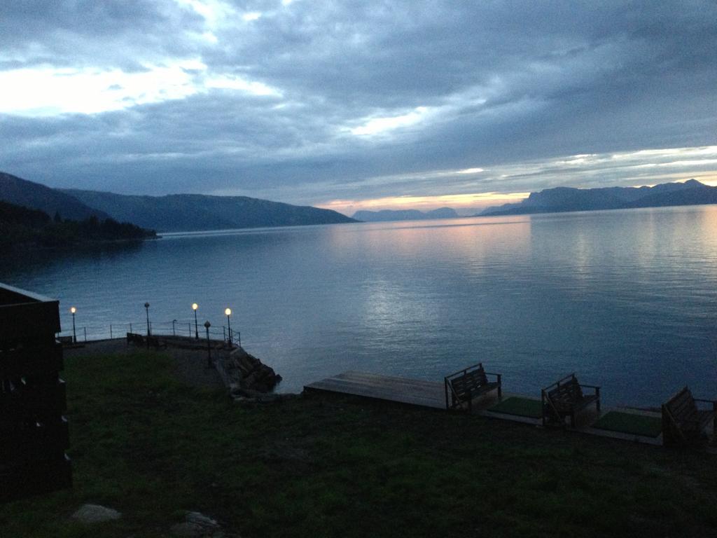 Brekkestranda Fjordhotel Brekke  Zewnętrze zdjęcie