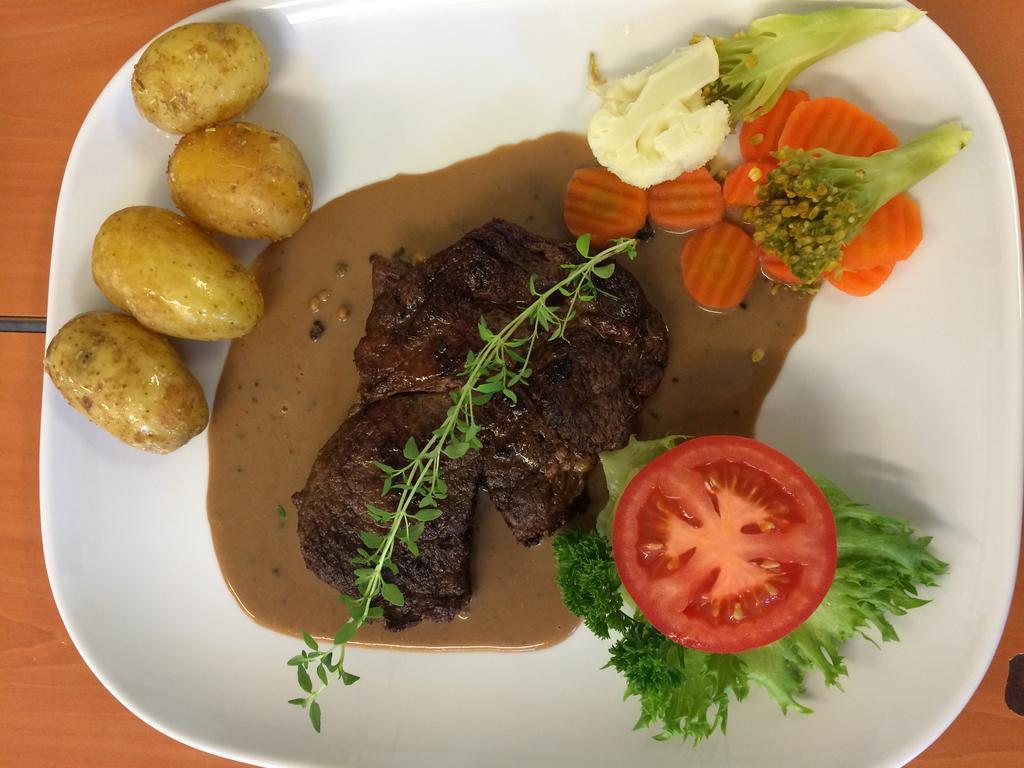Brekkestranda Fjordhotel Brekke  Zewnętrze zdjęcie