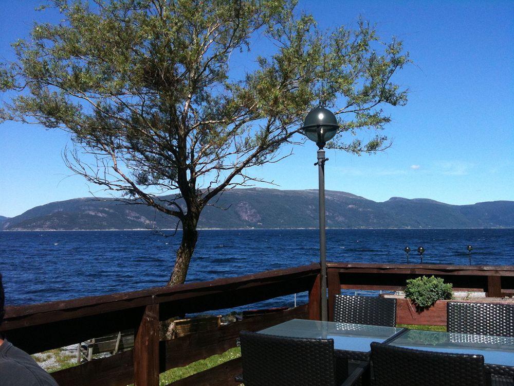 Brekkestranda Fjordhotel Brekke  Zewnętrze zdjęcie