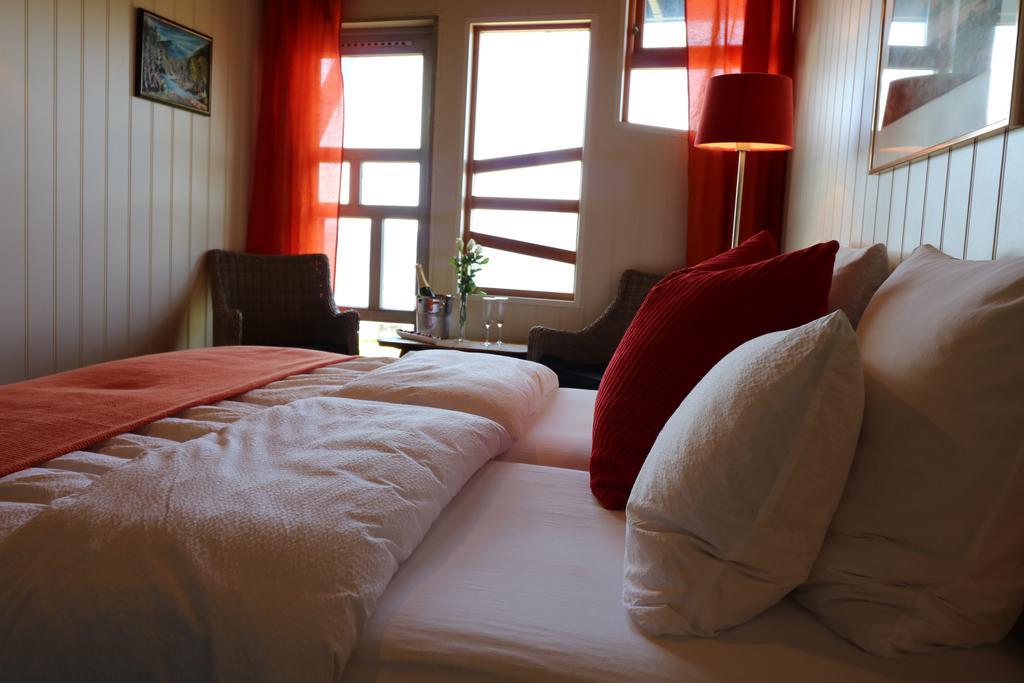 Brekkestranda Fjordhotel Brekke  Zewnętrze zdjęcie